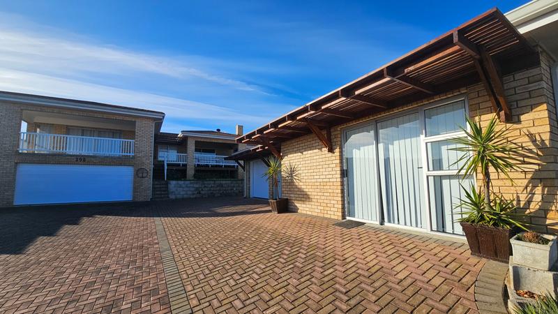 6 Bedroom Property for Sale in Dana Bay Western Cape